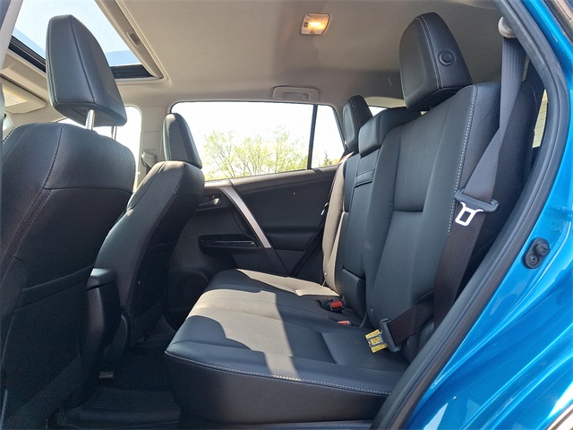 Vehicle image 10 of 37