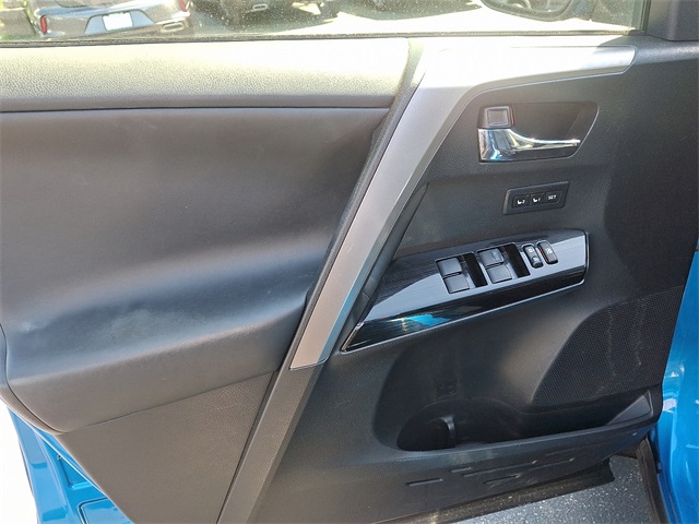 Vehicle image 12 of 37