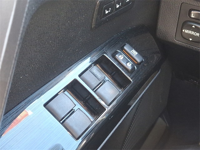 Vehicle image 26 of 37