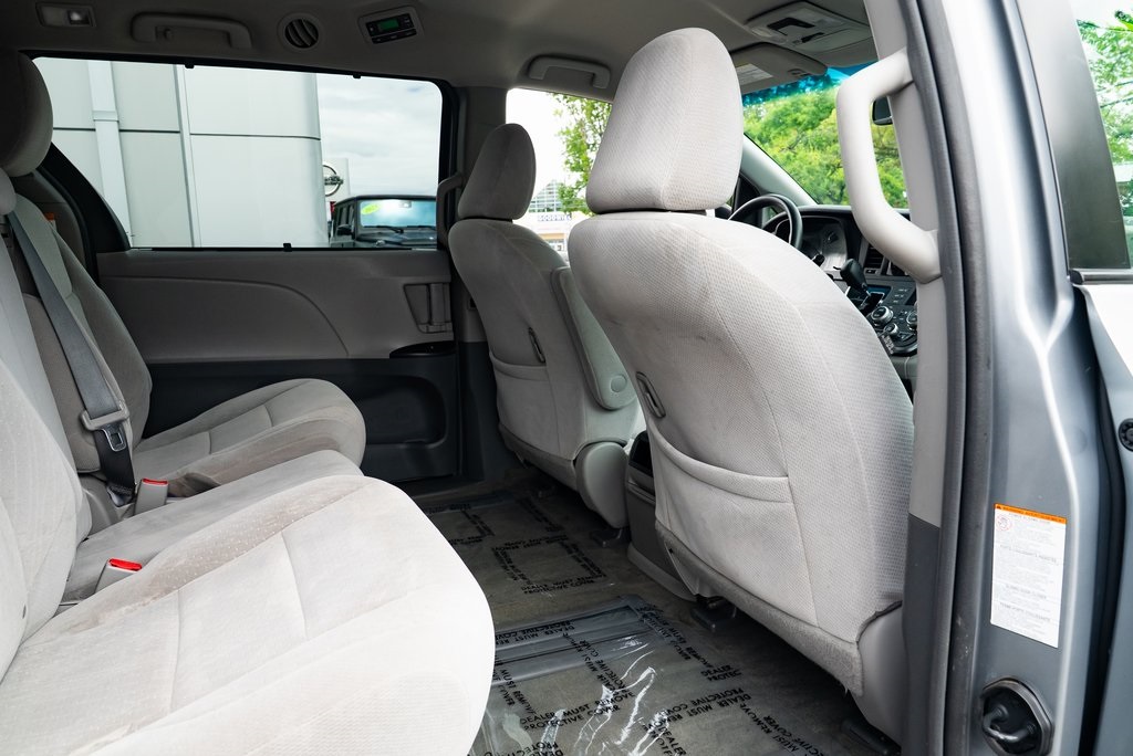 Vehicle image 10 of 26