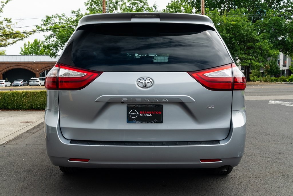 Vehicle image 6 of 26