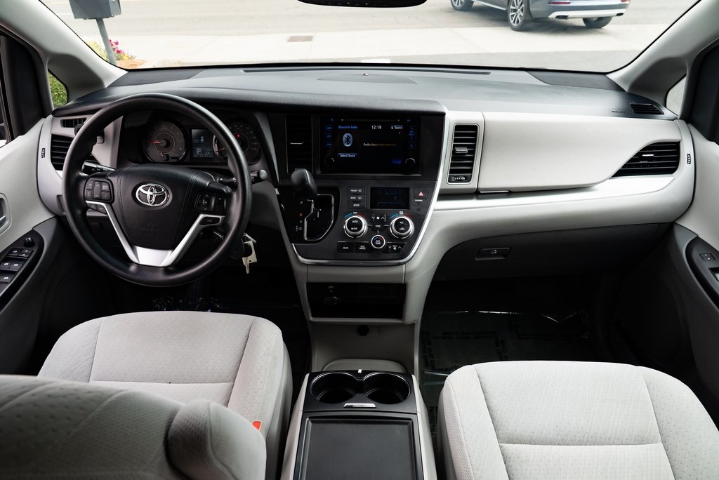 Vehicle image 16 of 26