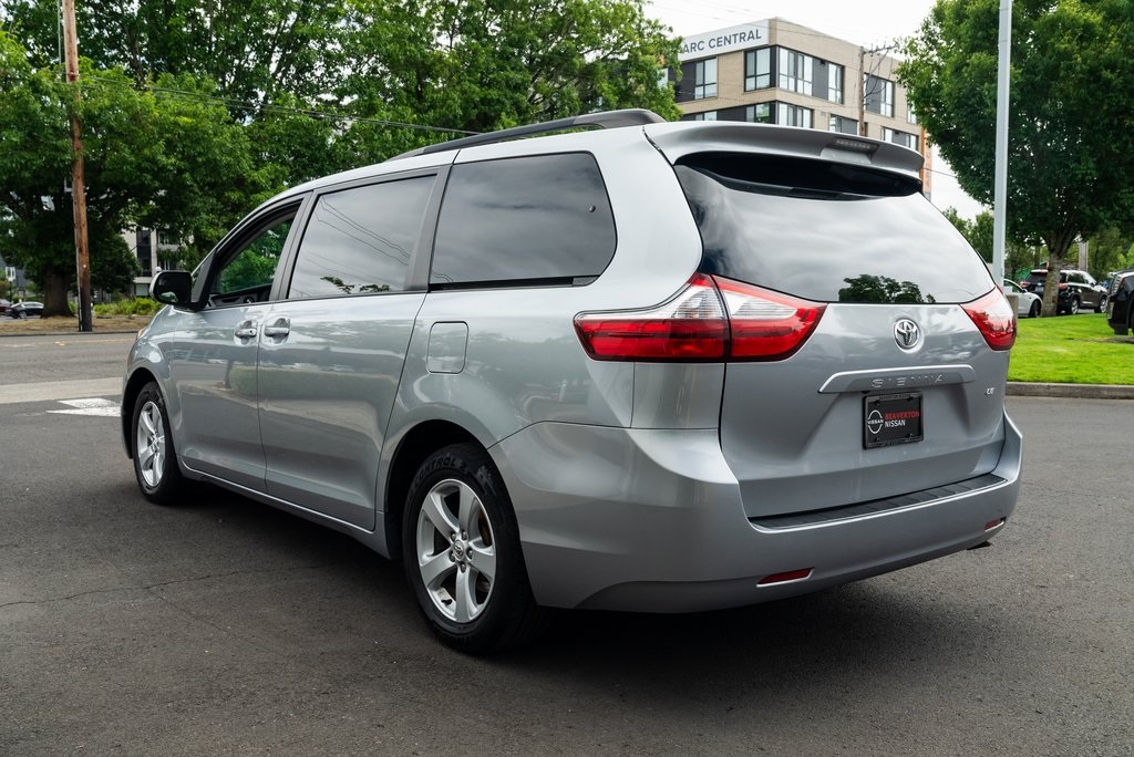 Vehicle image 7 of 26