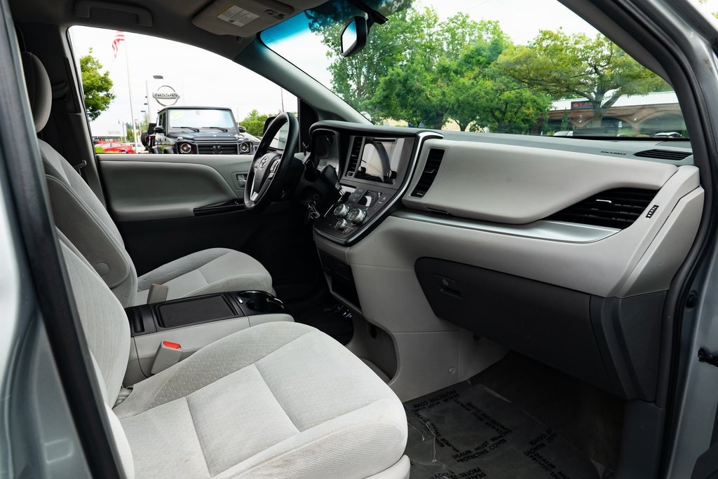 Vehicle image 20 of 26