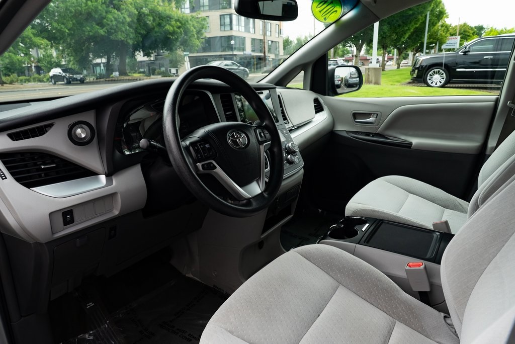 Vehicle image 19 of 26