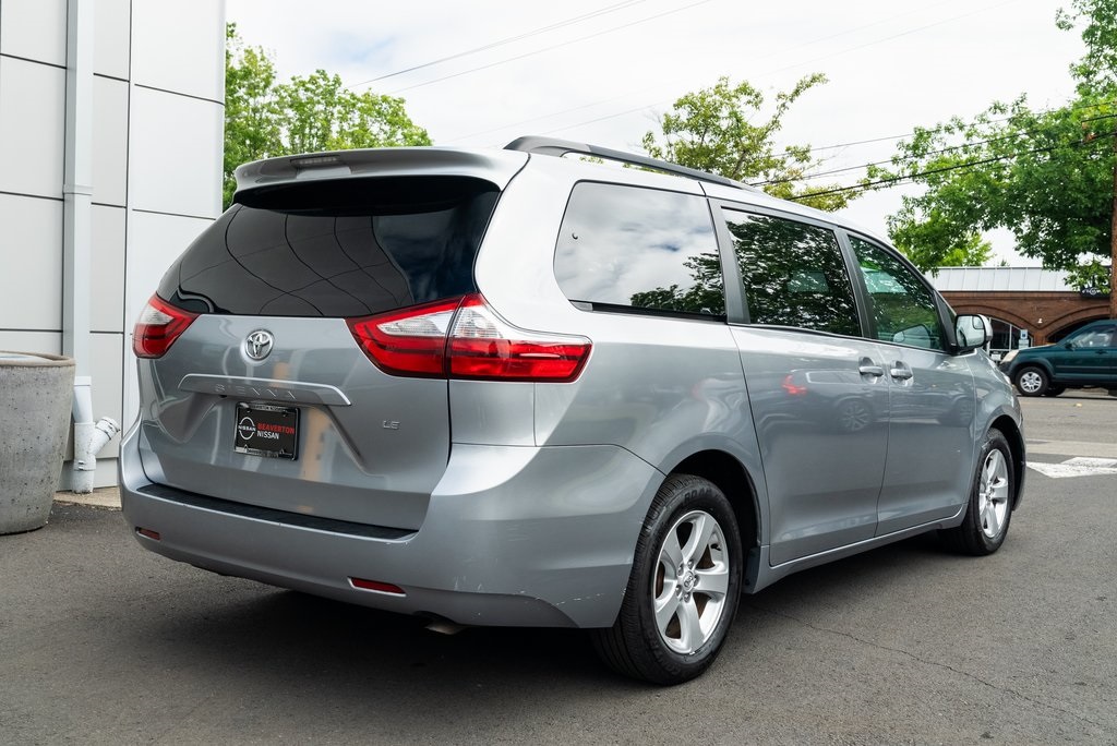 Vehicle image 5 of 26