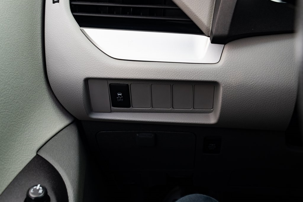Vehicle image 25 of 26