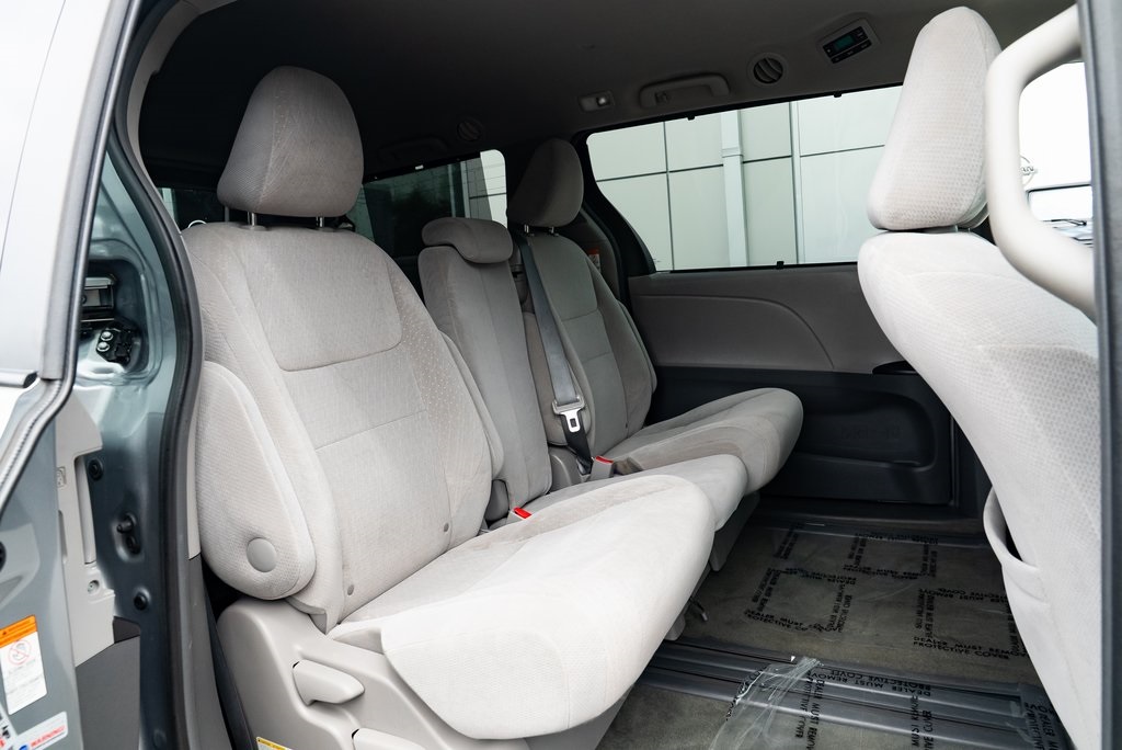 Vehicle image 12 of 26