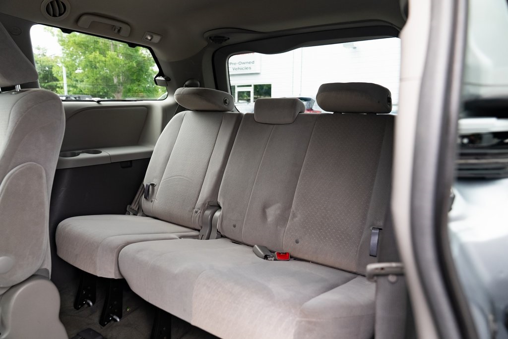Vehicle image 14 of 26