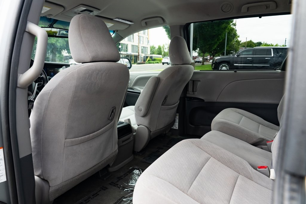 Vehicle image 15 of 26