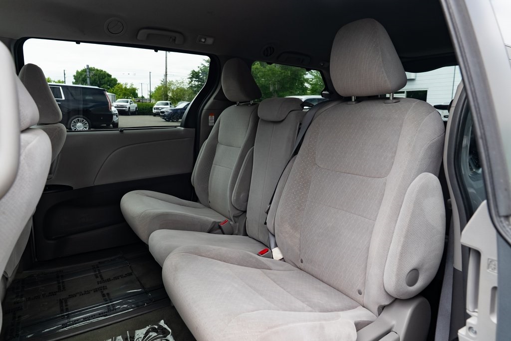 Vehicle image 9 of 26