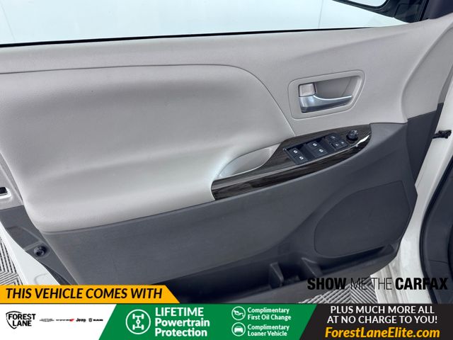 Vehicle image 38 of 41