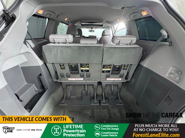 Vehicle image 32 of 41