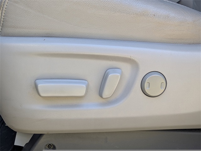 2016 Toyota Sienna XLE Image 28 of 31