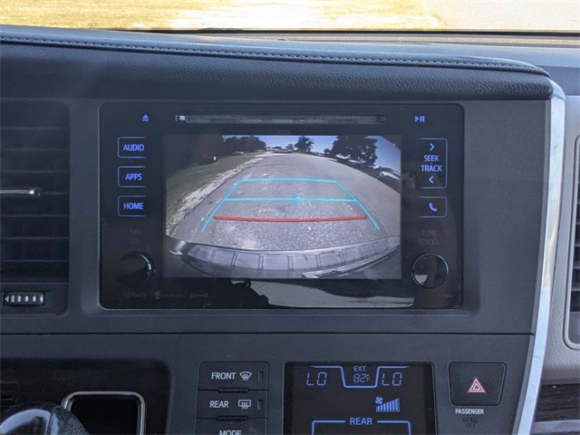 2016 Toyota Sienna XLE Image 18 of 31