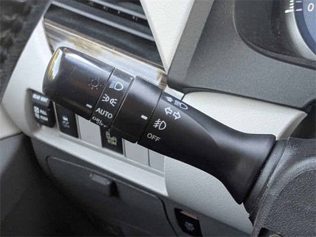 2016 Toyota Sienna XLE Image 21 of 31