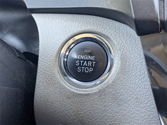 2016 Toyota Sienna XLE Image 27 of 31