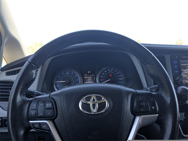 2016 Toyota Sienna XLE Image 30 of 31