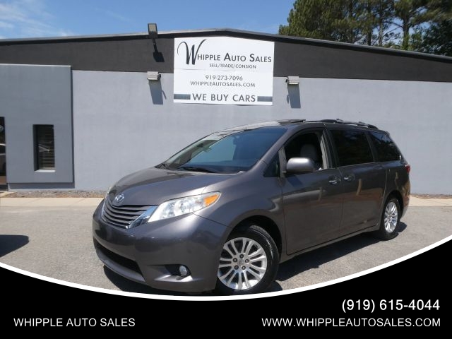 2016 Toyota Sienna XLE Image 1 of 42