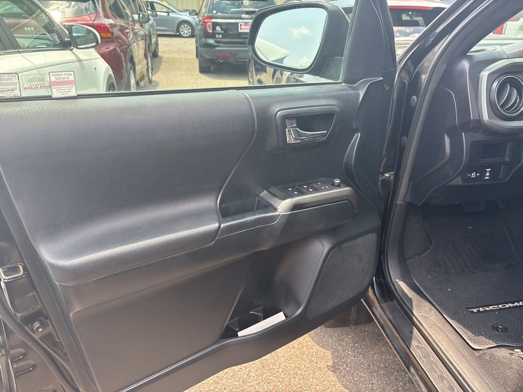 Vehicle image 16 of 19