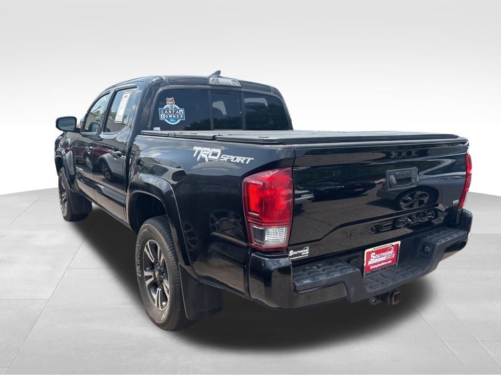 Vehicle image 10 of 19