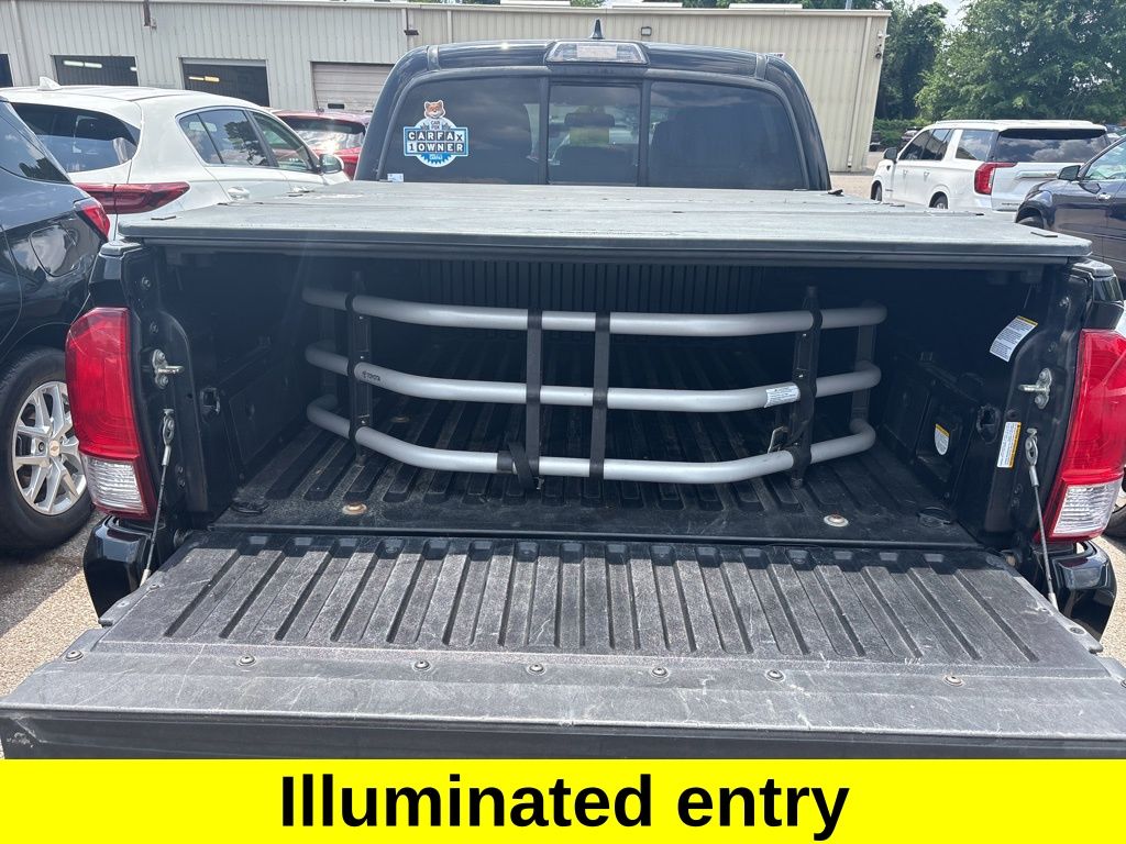 Vehicle image 14 of 19