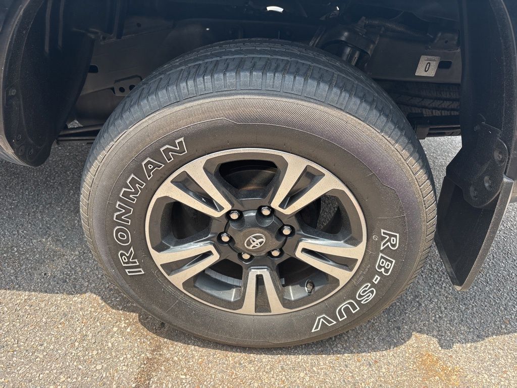 Vehicle image 13 of 19