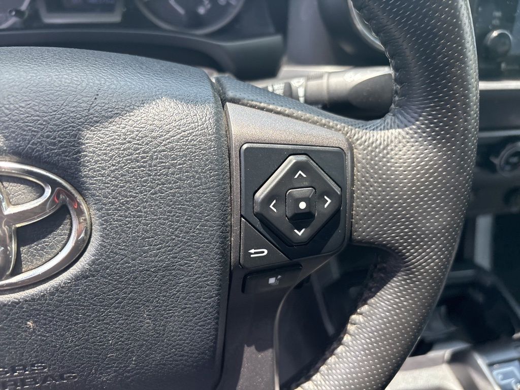 Vehicle image 17 of 19
