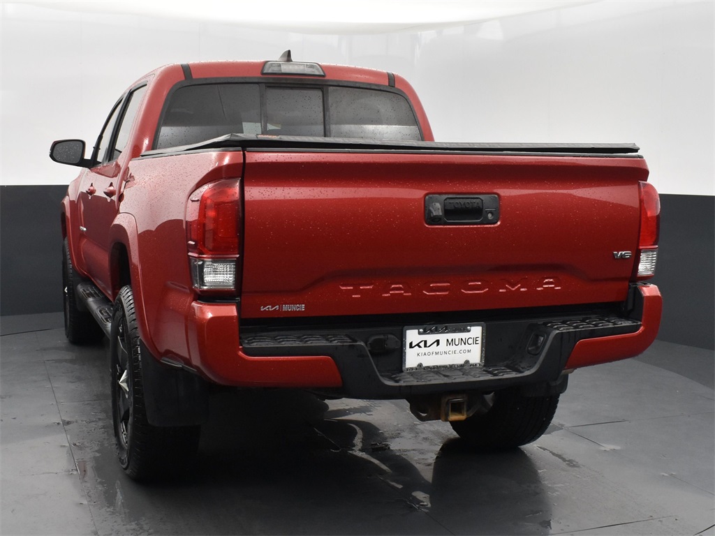Vehicle image 23 of 52