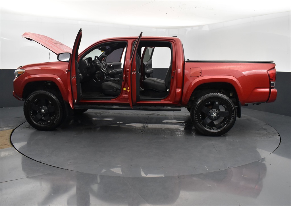 Vehicle image 31 of 52