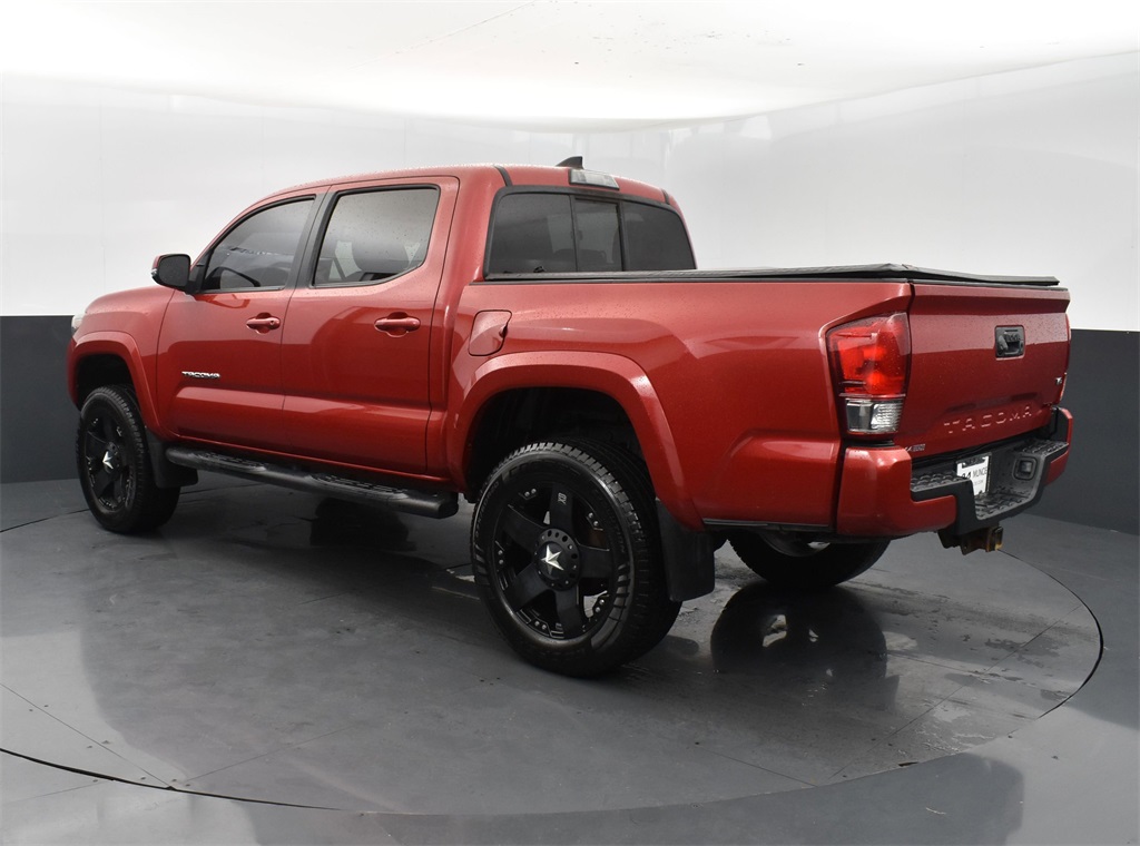 Vehicle image 22 of 52