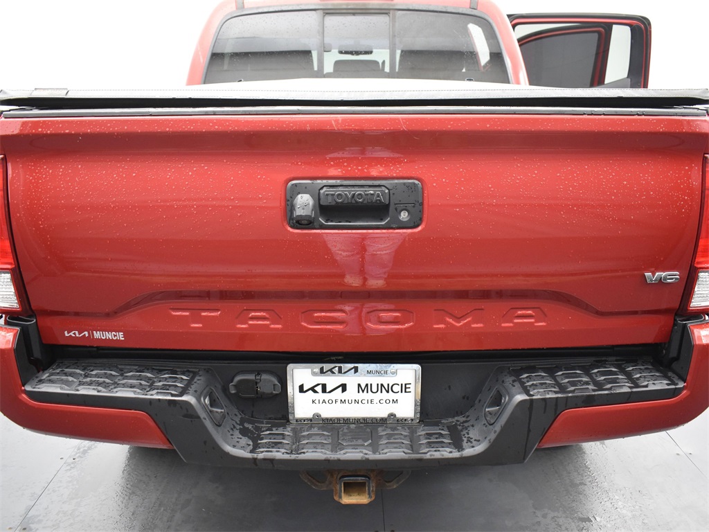 Vehicle image 21 of 52