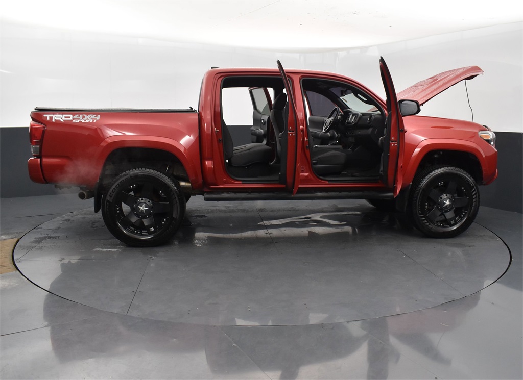 Vehicle image 11 of 52