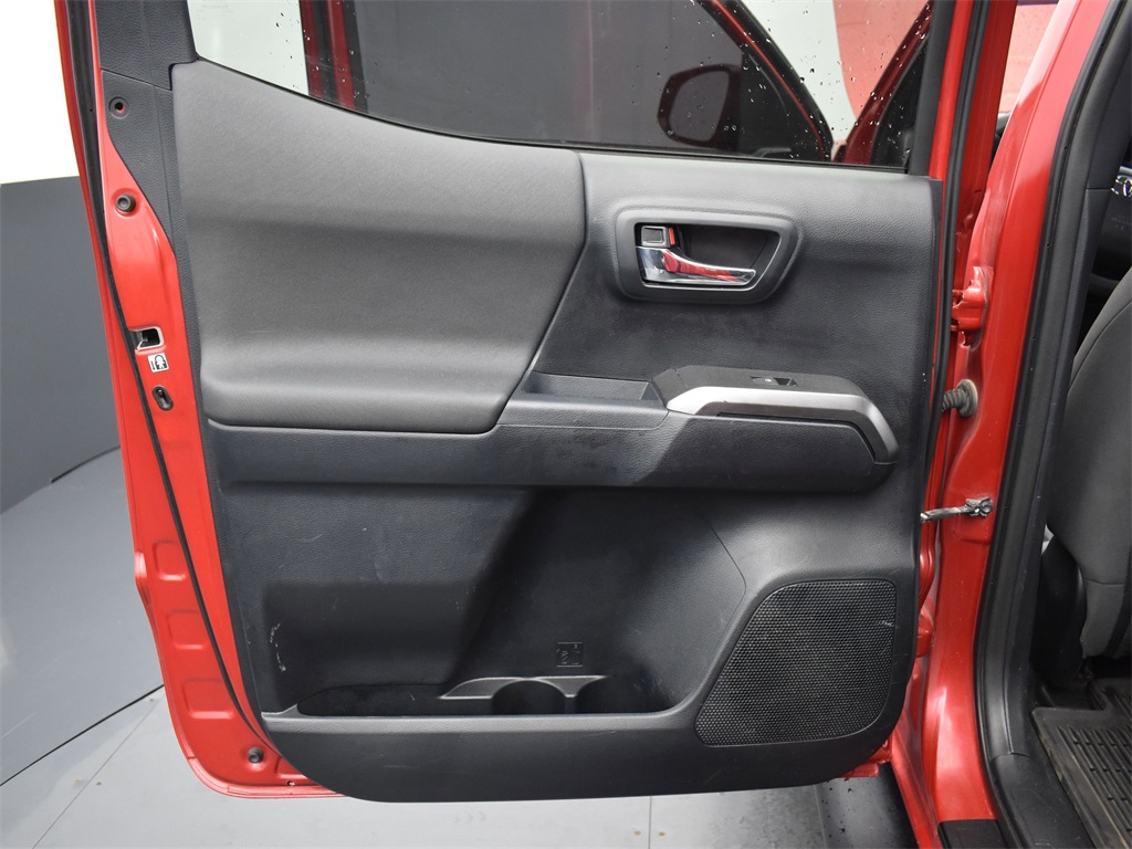 Vehicle image 36 of 52