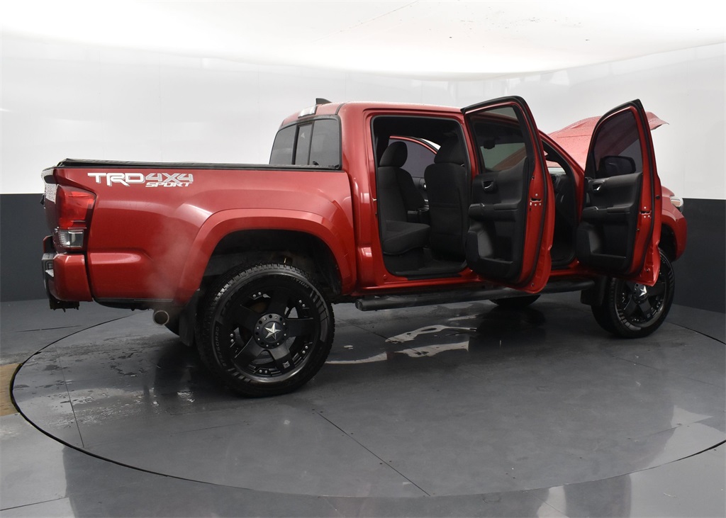 Vehicle image 14 of 52