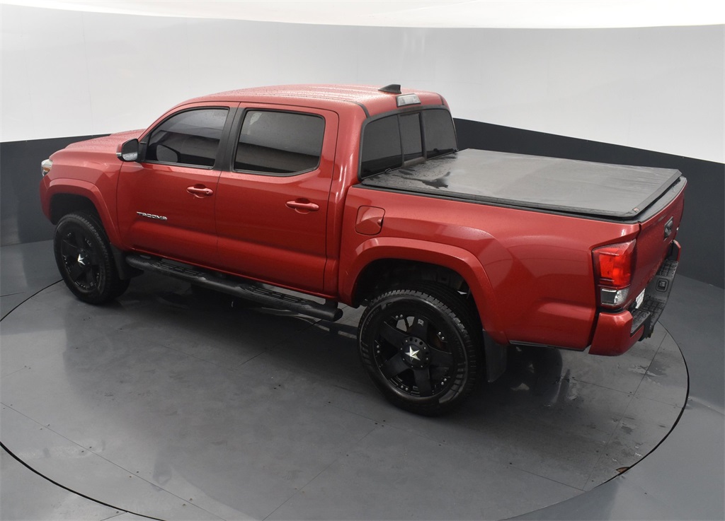 Vehicle image 25 of 52