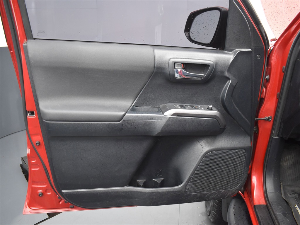 Vehicle image 38 of 52