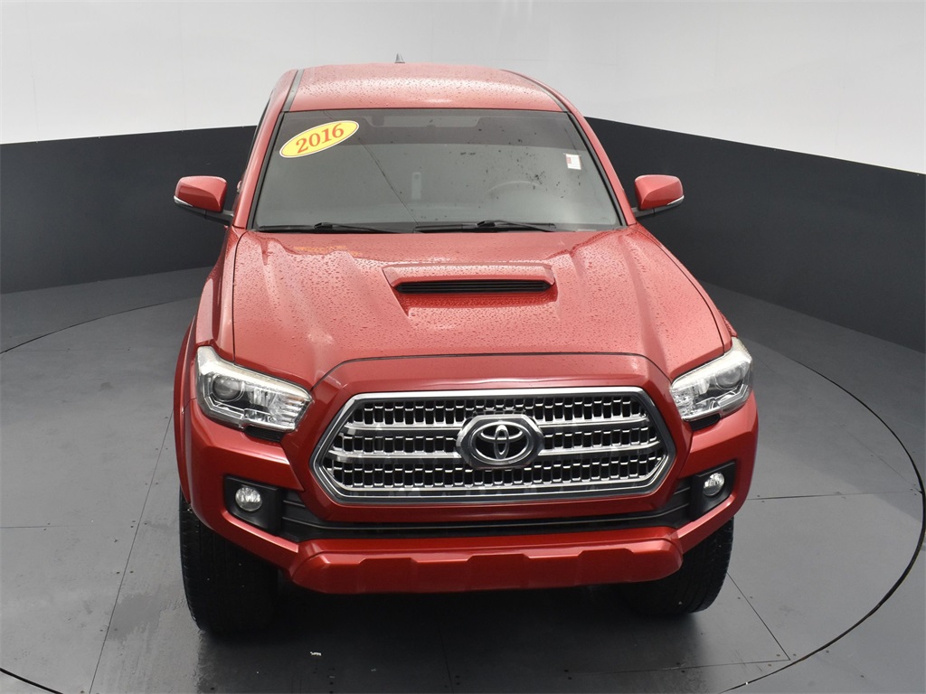Vehicle image 4 of 52