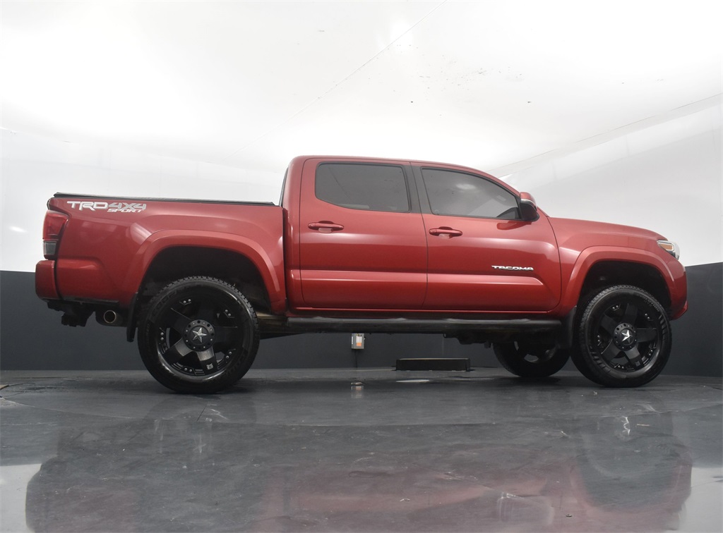 Vehicle image 10 of 52