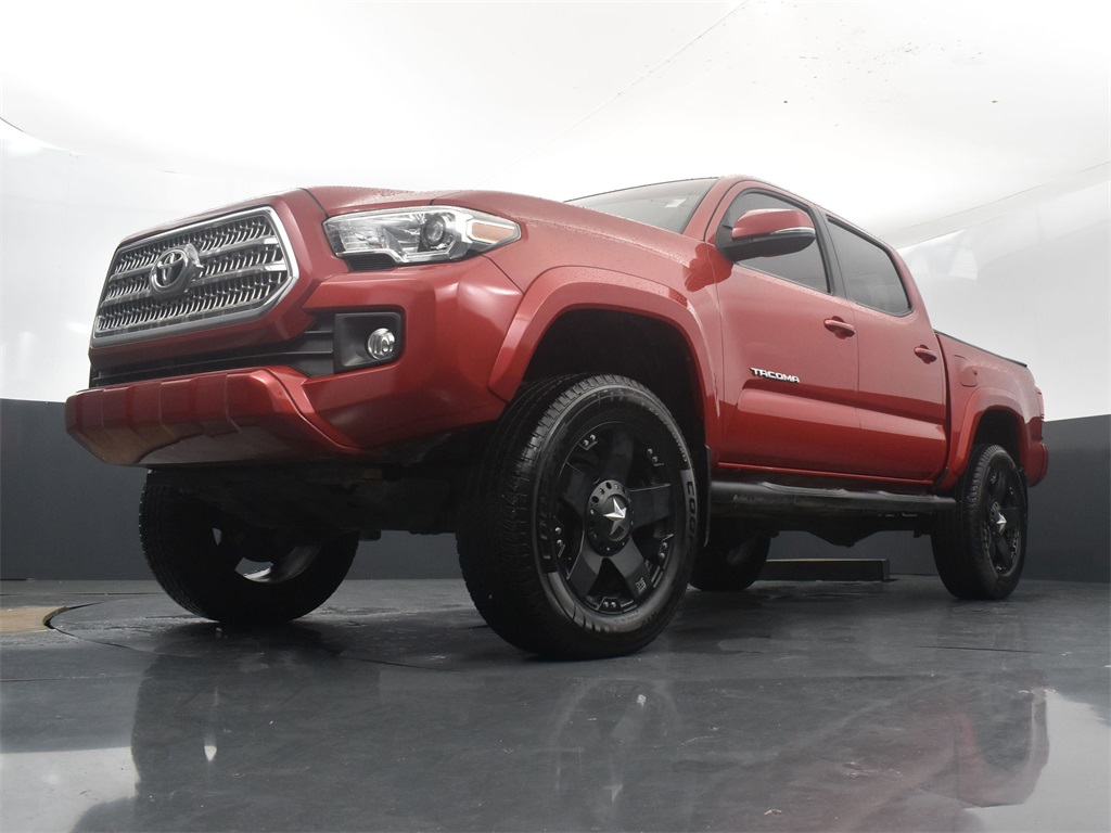 Vehicle image 18 of 52