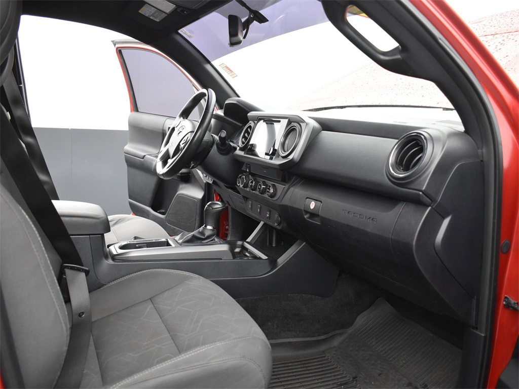 Vehicle image 41 of 52