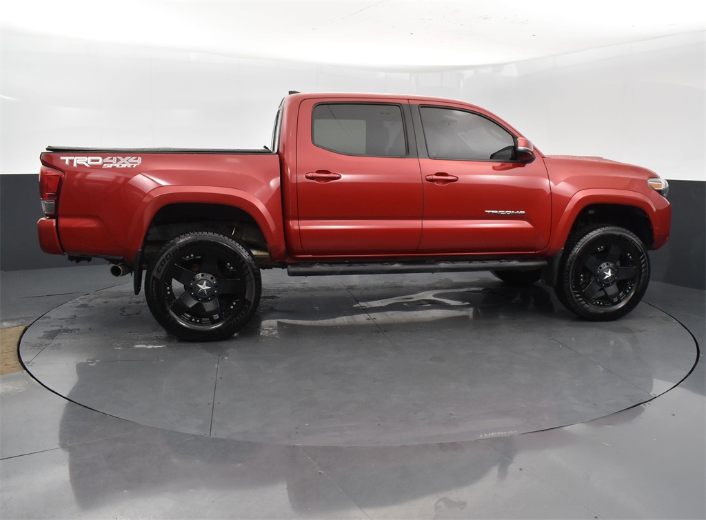 Vehicle image 16 of 52