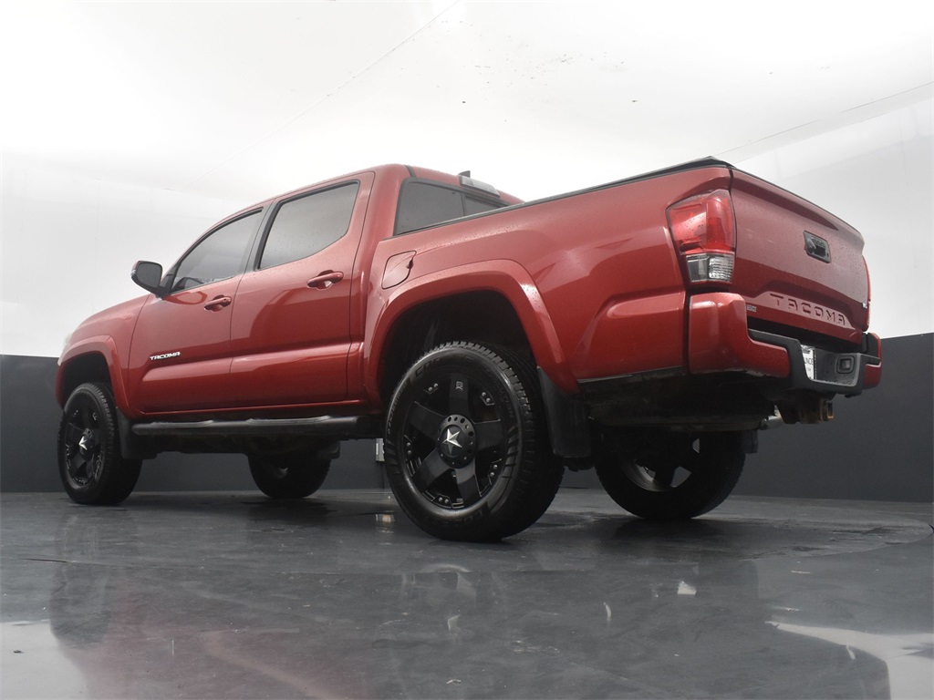 Vehicle image 17 of 52