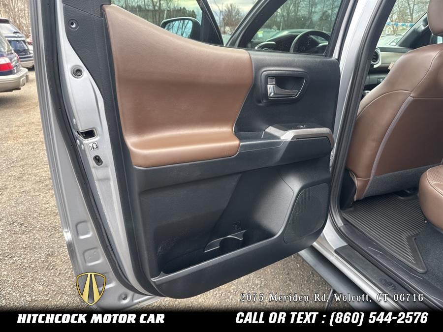Vehicle image 32 of 48