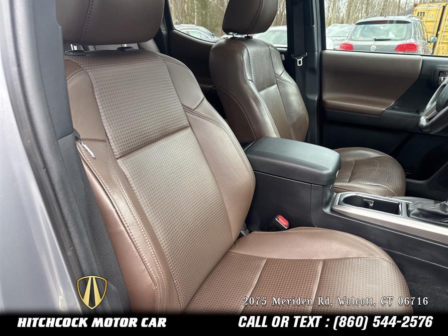 Vehicle image 33 of 48