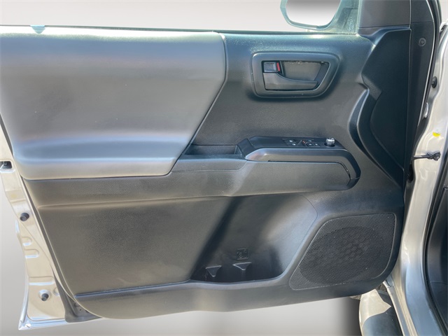 Vehicle image 21 of 37