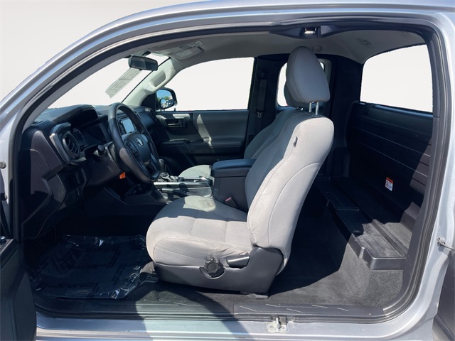 Vehicle image 25 of 37