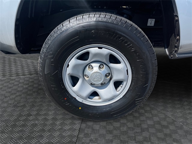 Vehicle image 27 of 37