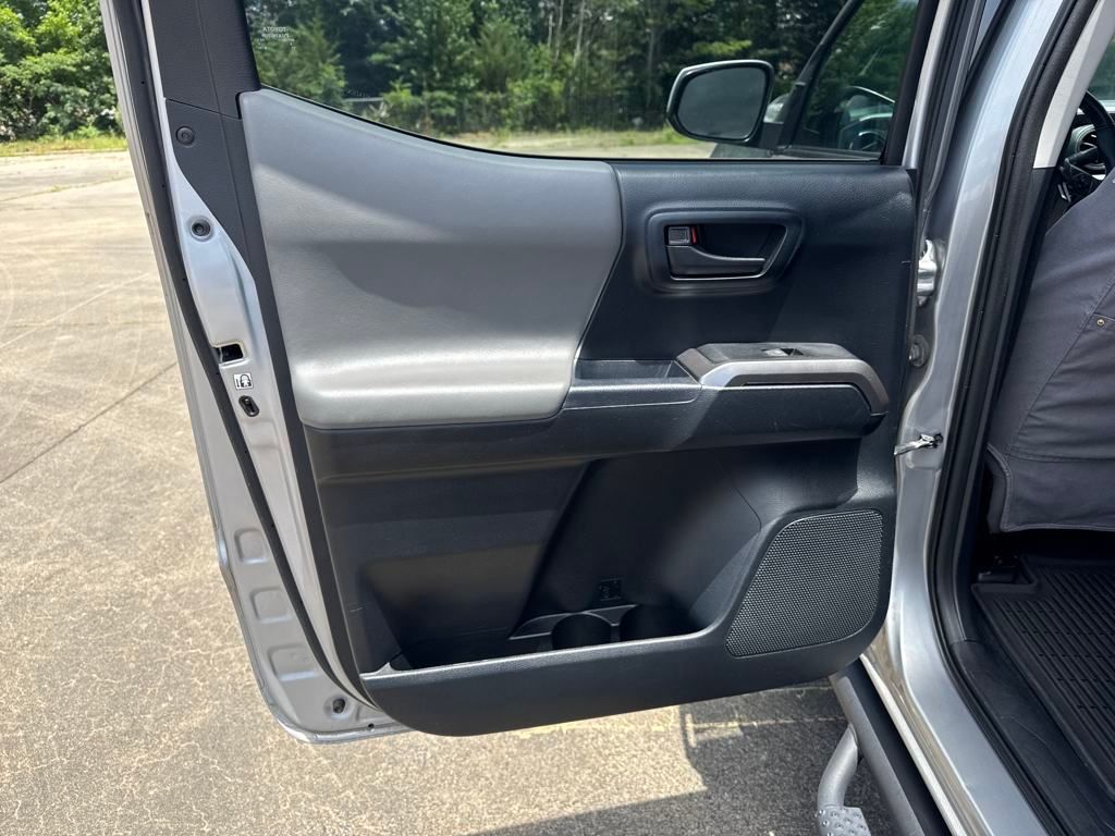 Vehicle image 27 of 36
