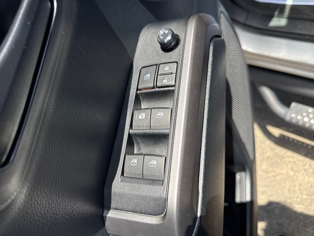 Vehicle image 28 of 36